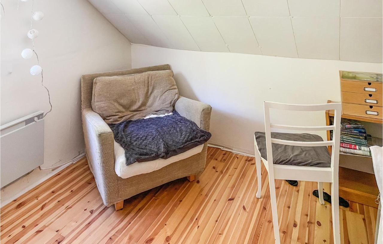Cozy Home In Oerebro With Wifi Luaran gambar