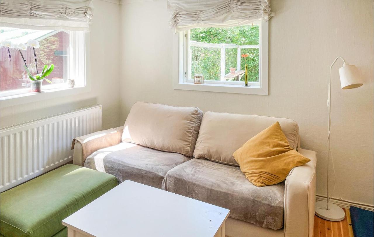 Cozy Home In Oerebro With Wifi Luaran gambar