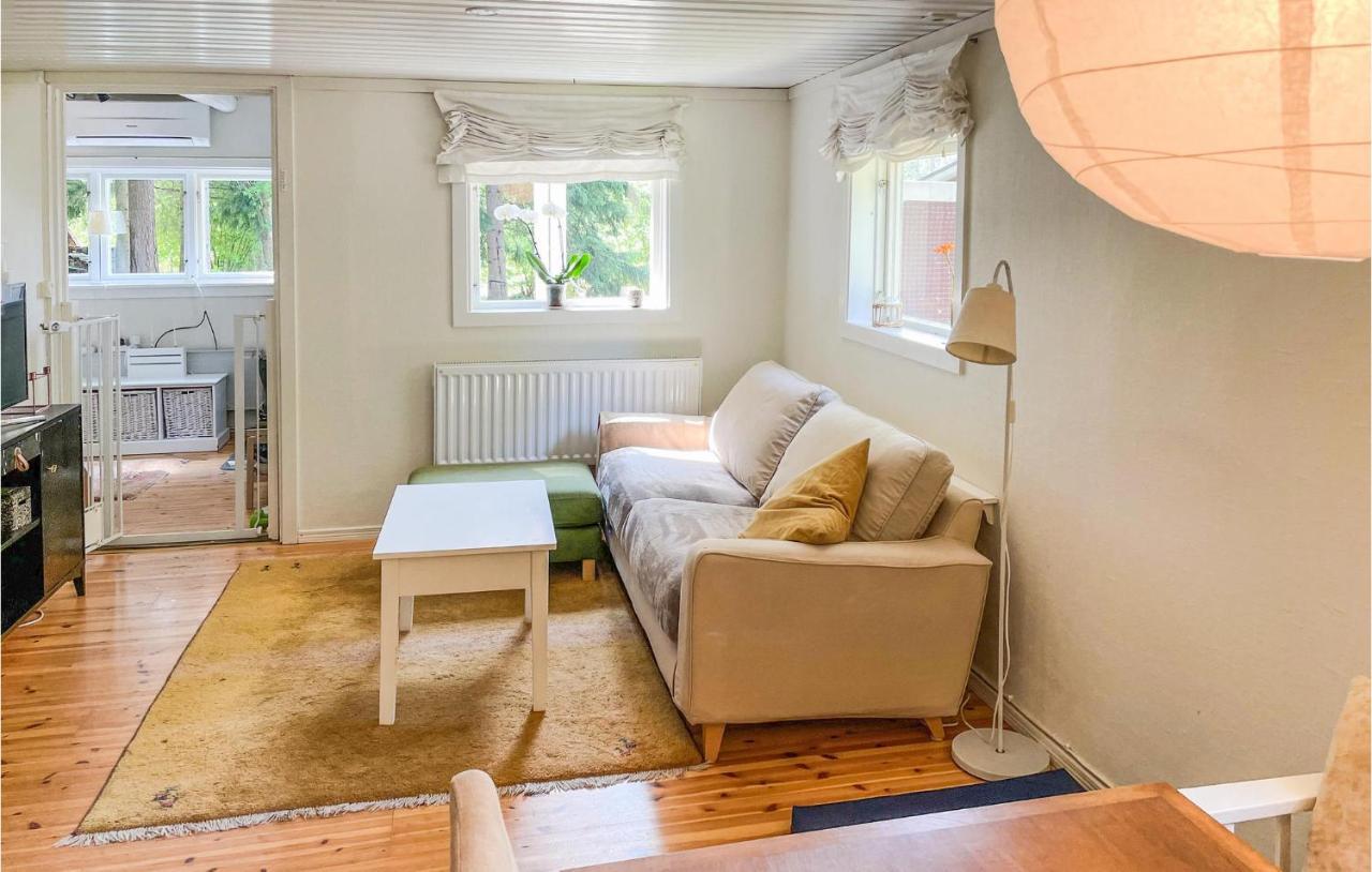 Cozy Home In Oerebro With Wifi Luaran gambar
