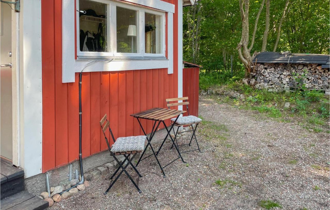 Cozy Home In Oerebro With Wifi Luaran gambar