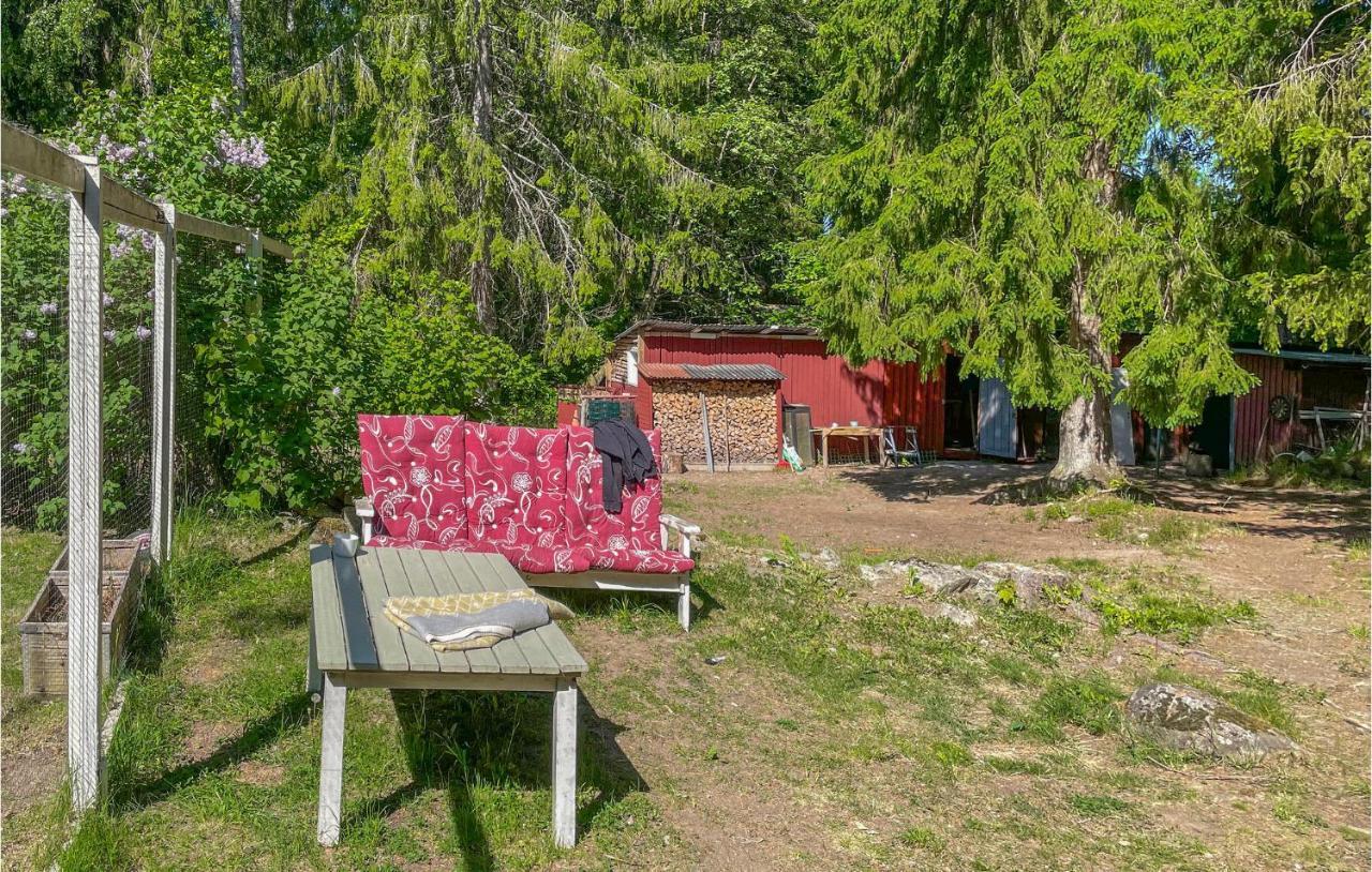Cozy Home In Oerebro With Wifi Luaran gambar