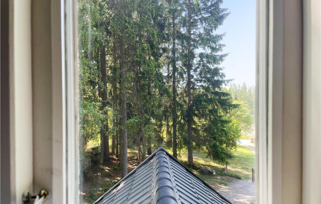 Cozy Home In Oerebro With Wifi Luaran gambar